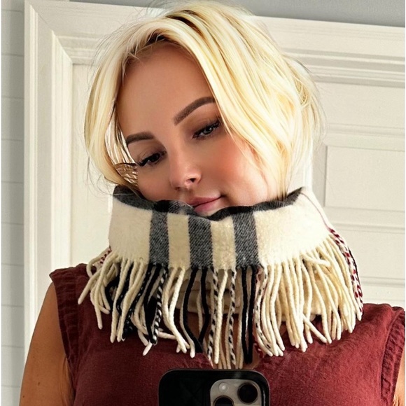 Authentic BURBERRY Nova Check Fringed Snood/Scarf - Picture 6 of 7